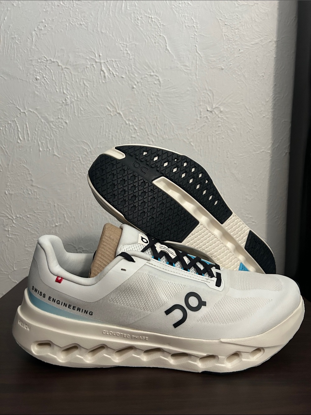 ON Running Cloudsurfer next